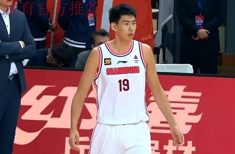 广东U22男篮34分大胜上海，五连胜闯入决赛，徐昕11+5+3+2李奕臻18+5