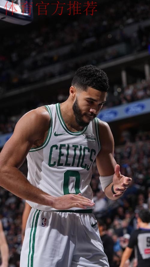 沃尔什：比赛时塔图姆给我很多即时性建议，他总在提醒我