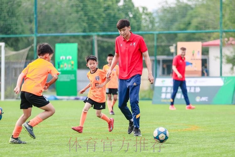 足球带来不一样的儿童节 天津等地举办2025亚足联-中国足协草根足球日